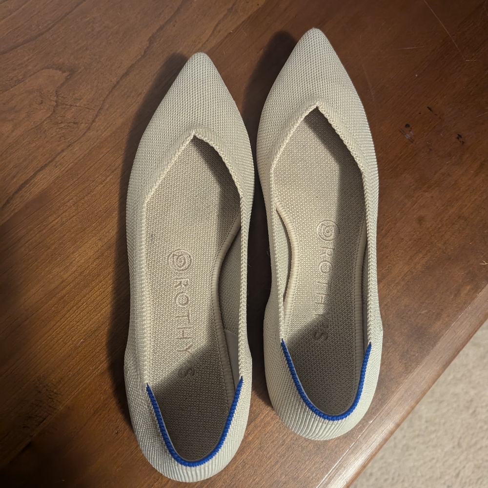 GUC Rothy’s size W8 “The Point” in color Ecru